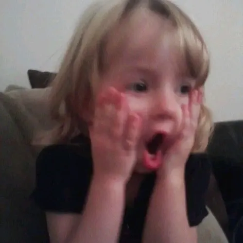 Meme chế diễn viên phim đơ cứng vài giây liền.