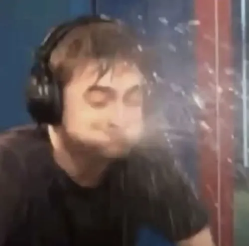 Khoảnh khắc meme sốc phơi bày thần thái hoang mang.