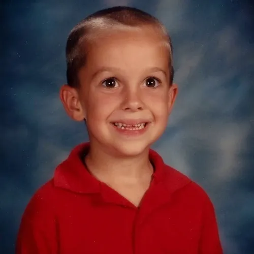 Khi nụ cười méo lệch nói nhiều hơn cả ngàn lời