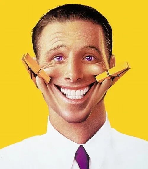 Nụ cười giả lả và nghịch lý cảm xúc khiến dân mạng nghiện