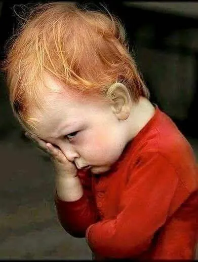 Khuôn mặt nóng nảy, trông cực lầy lội.