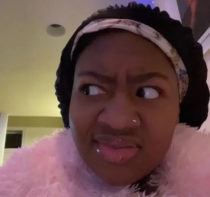 Meme troll ánh mắt soi mói nhẹ giữa buổi họp đầy mệt mỏi