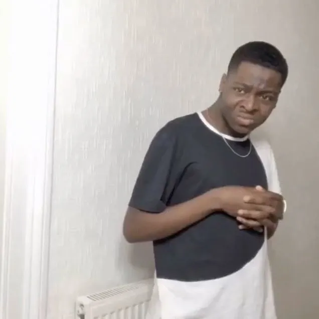 Meme troll ánh nhìn nghiêng nhẹ biểu cảm chuẩn “đánh giá thầm”