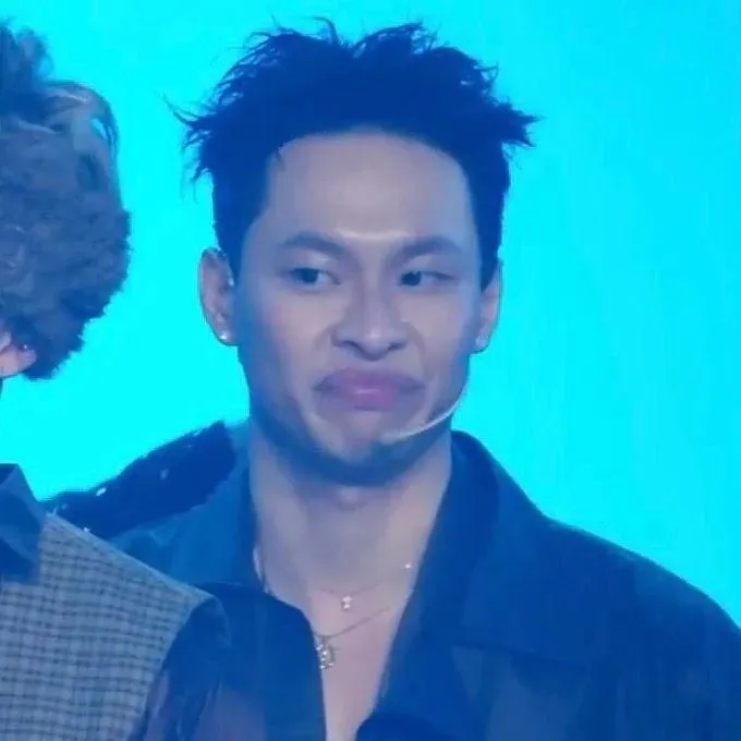 Meme troll ánh nhìn nghiêm khắc giống thầy cô trong giờ học