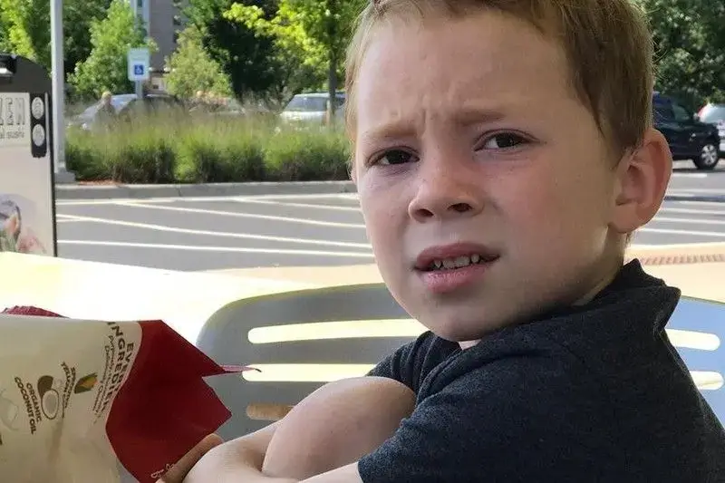 Meme hài biểu cảm bất ngờ với khuôn mặt giật mình cực dễ thương