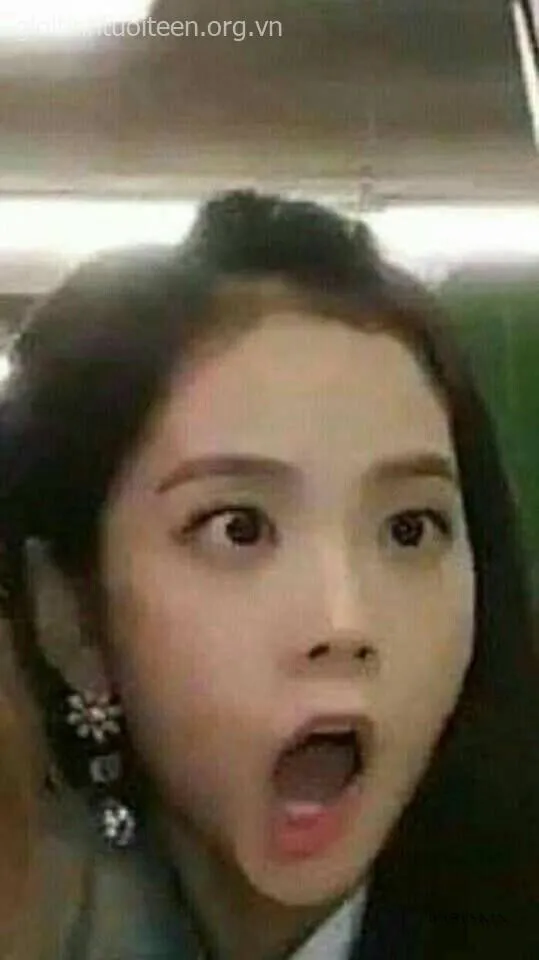 Meme biểu cảm ngơ ngác khiến câu chuyện mạng thêm vui