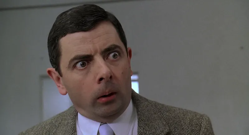 Hình ảnh Mr Bean bất ngờ há hốc mồm, dáng người sững lại