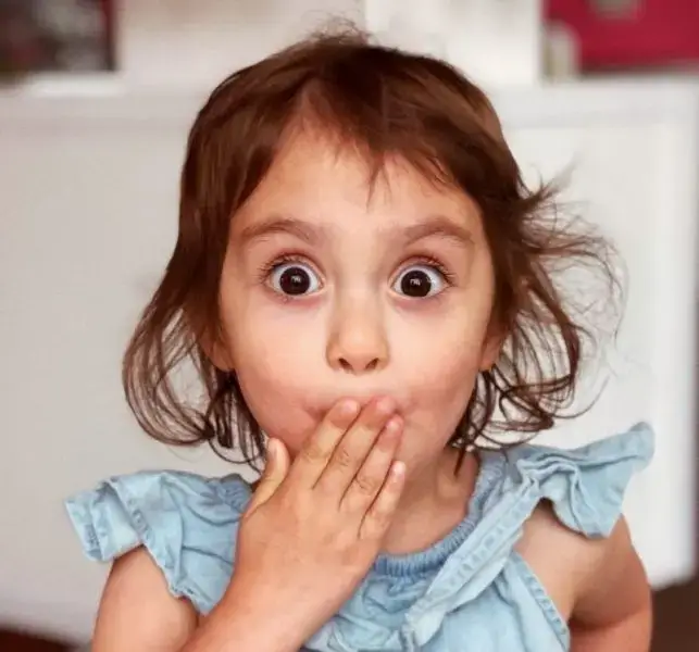 Meme chế phản ứng “đứng hình” lan khắp Facebook