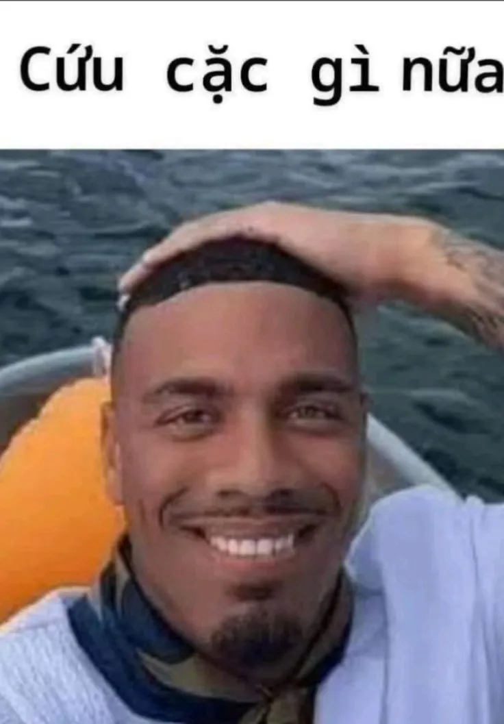 Hình ảnh hết cứu, đôi mắt đỏ hoe mệt mỏi.