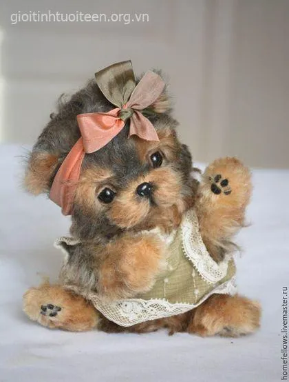 Hình chế boss nhỏ chạy vòng quanh như đang chơi trốn tìm