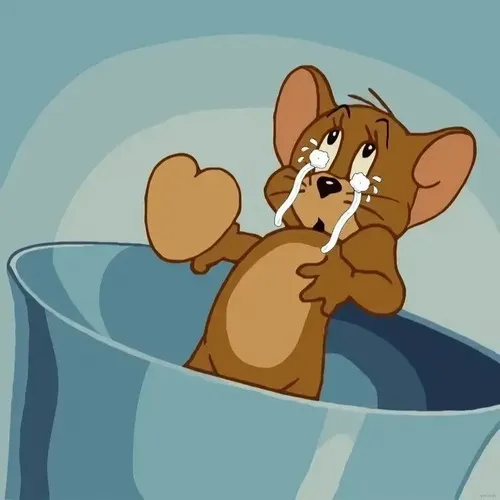 Meme chuột nước mắt lưng tròng trong gian bếp