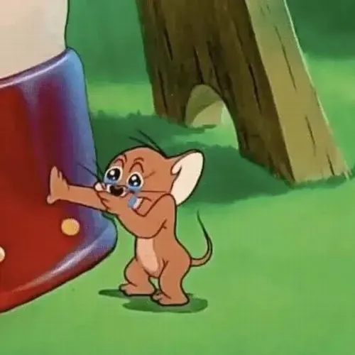 Meme chuột nghèn nghẹn nhìn khoảng trống