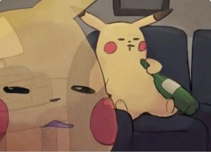 Meme Pikachu đứng cạnh Charmander, biểu cảm đối lập