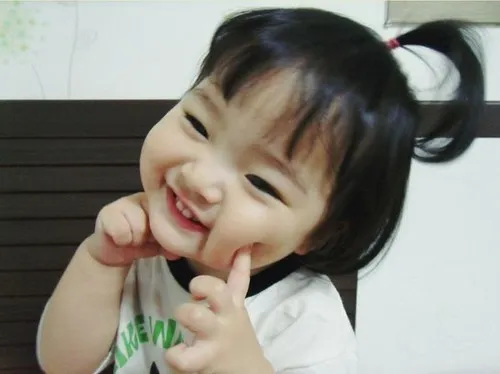 Hình meme em bé cười tít mắt làm dân mạng “tan chảy”