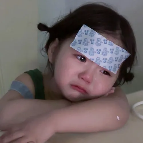 Biểu cảm em bé khóc khiến ai cũng nhớ tuổi thơ