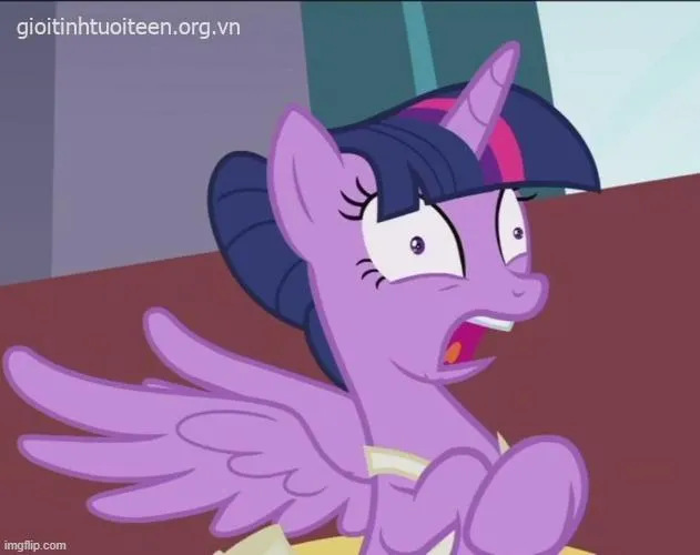 Meme hài khuôn mặt há hốc mồm giữa buổi livestream bão trend