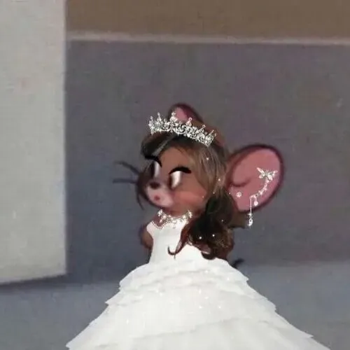 Combo váy trắng và mặt ngơ của Jerry thành chất liệu meme quá hợp