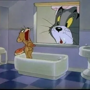 Meme Jerry vui ôm cheese nhún vai nhìn đời tươi rói