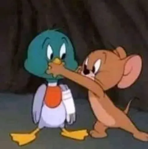 Ảnh chế Jerry buồn co gối tựa lỗ chuột ánh mắt rũ