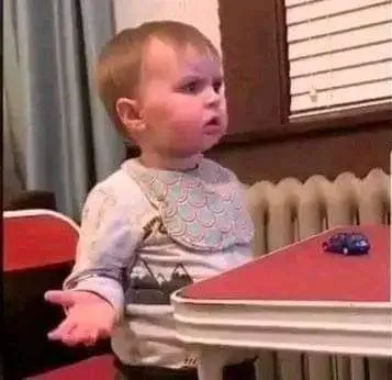 Ảnh hài biểu cảm ngỡ ngàng, nét mặt không hiểu chuyện