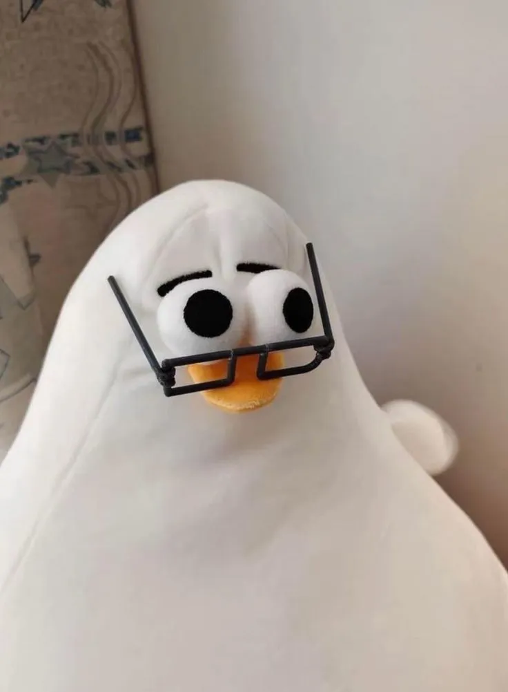 Ảnh meme vui người đứng hình vì nghe chuyện vô lý