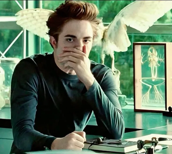 Meme cố bịt miệng nhịn không cười