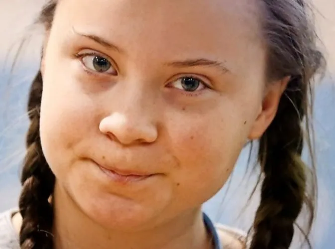 20 Nụ cười nén lại khiến gương mặt trông buồn cười