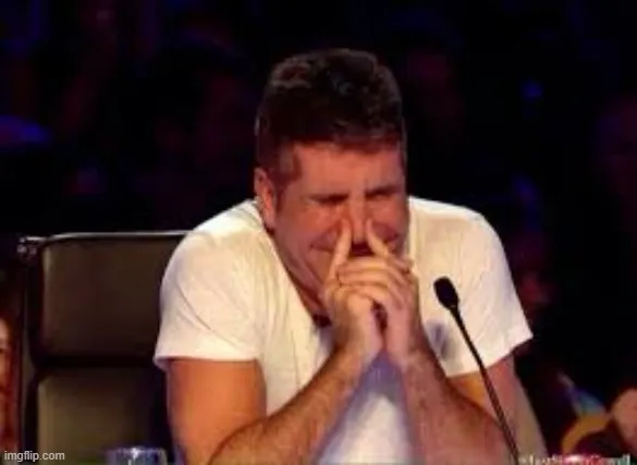 Meme chế biểu cảm cố tỏ ra nghiêm mà mắt long lanh