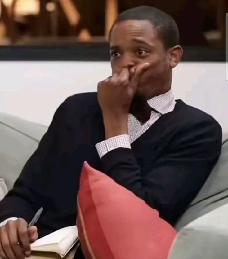 26 Meme hài biểu cảm quay đi chỗ khác để kìm cười