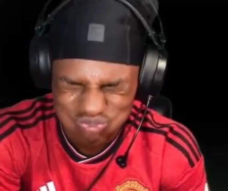 Meme hài hước khoảnh khắc bất lực cố nhịn cười