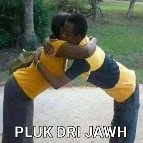 Ảnh chế ôm yêu xa nhưng cảm xúc vẫn trọn vẹn