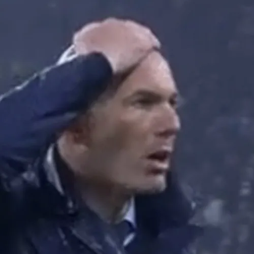 Ảnh vui người ôm đầu nhìn xa xăm như mất kết nối