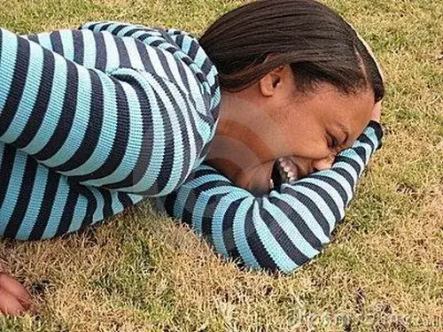 45+ Meme Nằm Cười, Nằm Xem Điện Thoại Cười phản ánh chân thật kiểu vui lạ đời