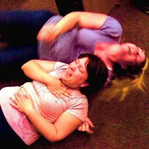 Vì sao ảnh nằm cười lại lan nhanh như cơn gió vui