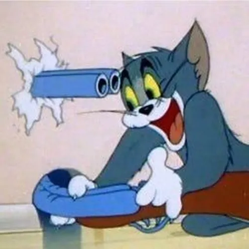 Meme Tom tung hứng đồ vật khiến cảnh thêm gây cười