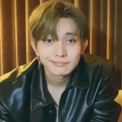 Meme hài ánh mắt nheo nheo cực châm biếm