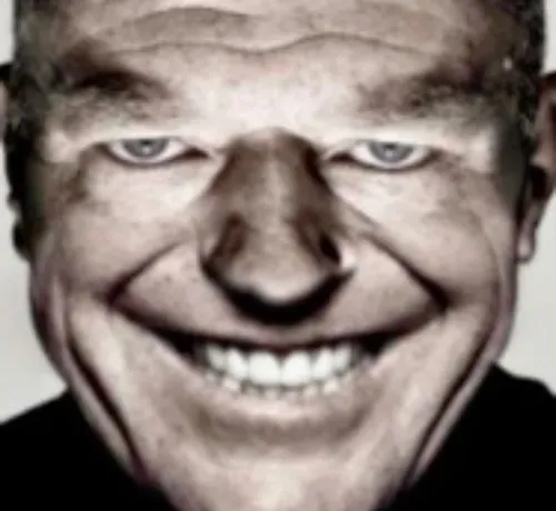 Cười nhe răng nhưng làm dân mạng “tan chảy” vì đáng yêu