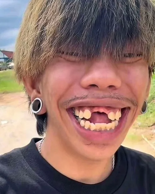 Meme chế khuôn mặt híp mắt cười làm ai cũng thích