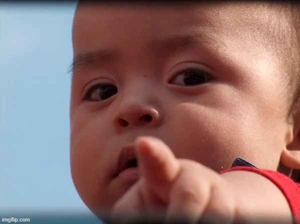 Ảnh chế chỉ trỏ dằn mặt nhìn phát sợ