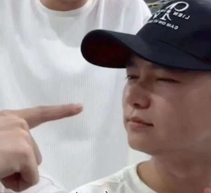 Ảnh chế chỉ tay phán xét cực gắt