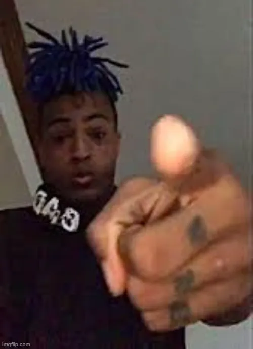 Ảnh chế anh da đen chỉ tay vào màn hình troll