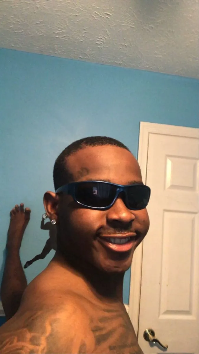 Bộ ảnh meme anh da đen cười khiến cả mạng xã hội bật cười