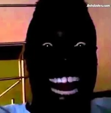 Meme anh da đen cười khiến mọi tình huống khó xử trở nên vui nhộn