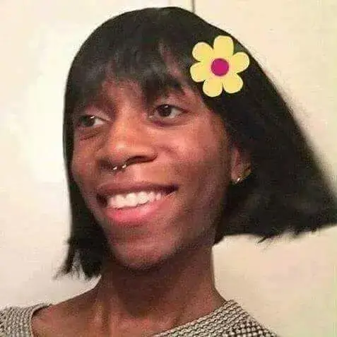 Meme anh da đen cười khoái chí lúc thấy caption “hết nước chấm”.