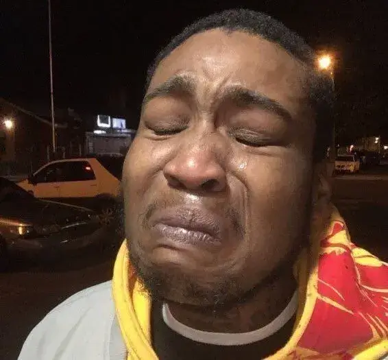 19 Vẻ mặt chua xót, trái tim như đang vỡ nát.