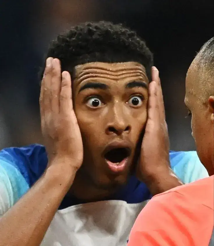 Meme anh da đen ôm đầu: biểu cảm “bó tay chấm com” của mạng xã hội