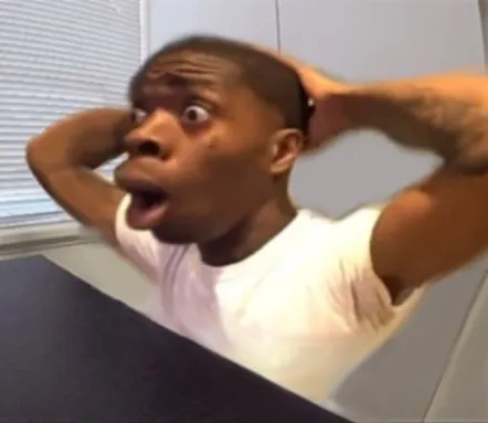 Ảnh Mr. Incredible đen ôm trán bất lực nhìn xa xăm.