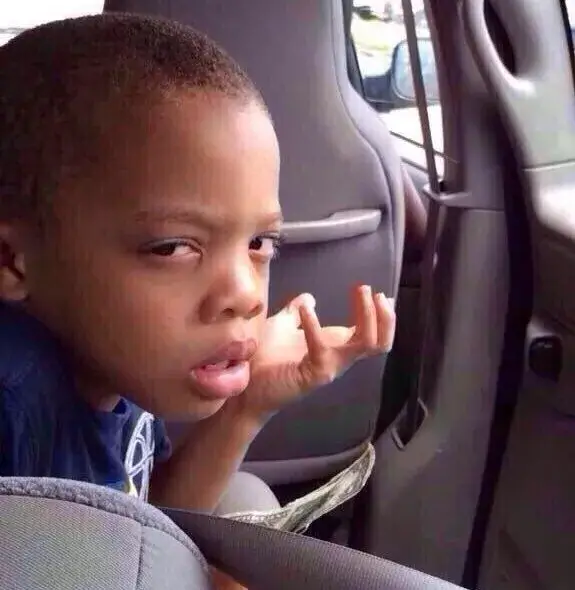 Ảnh hài ánh nhìn lạnh gợi cảm giác bị đánh giá nhưng vẫn buồn cười