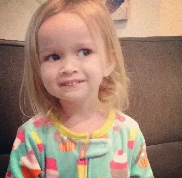 Khi biểu cảm thay lời nói: hiện tượng meme ánh mắt phán xét gây bão