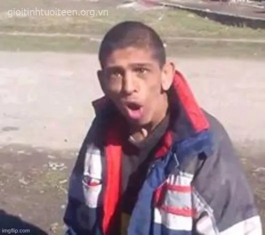 Ảnh vui mô tả gương mặt sững sờ vì lương về trễ.